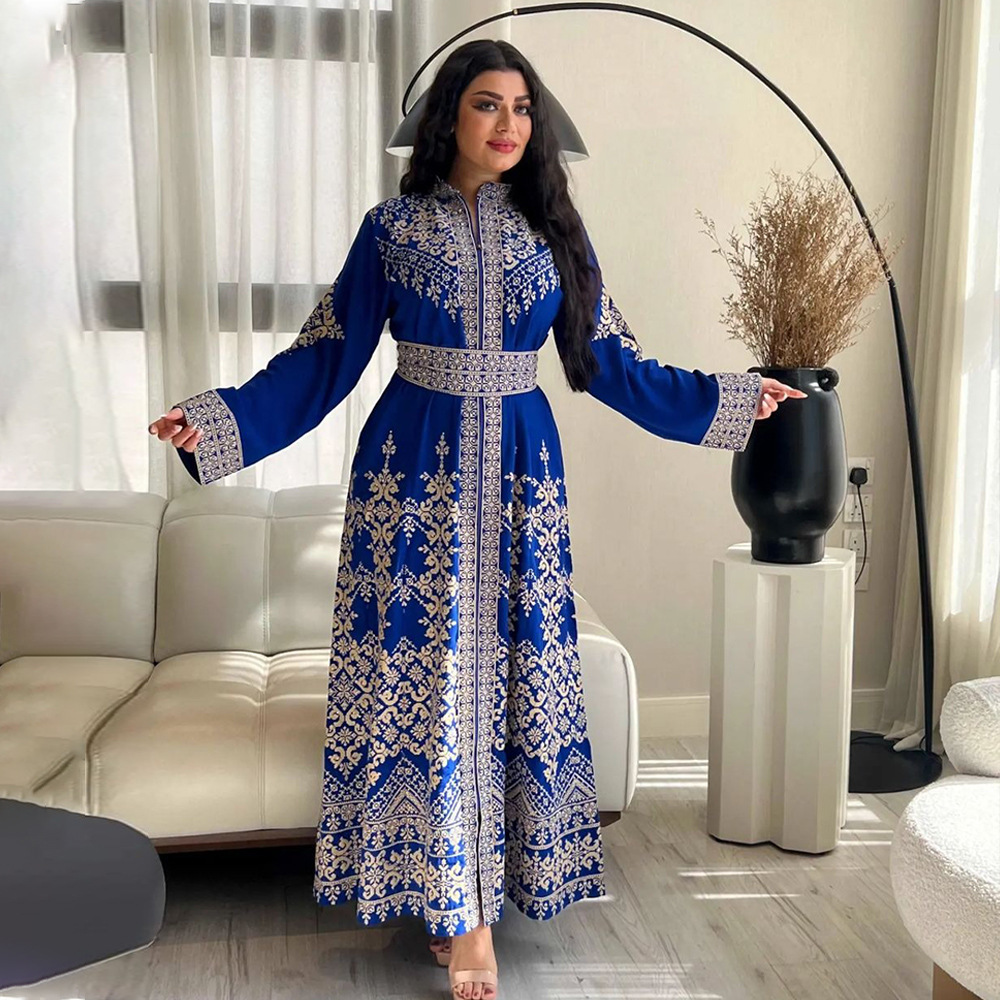 Robes zippées imprimées à la mode de nouveau style à Dubaï, Arabie Saoudite. Robes de style ethnique moyen-orient pour femmes avec ceintures.