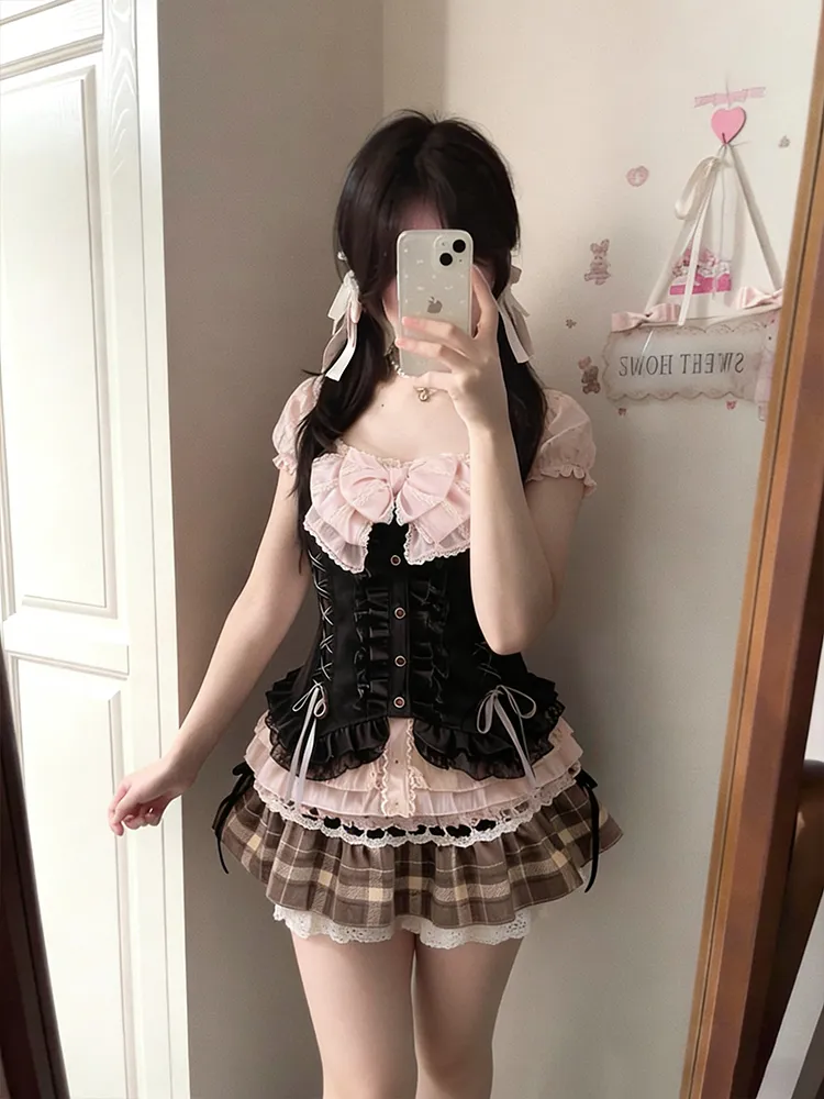 Ensemble de trois pièces japonais pour femmes, chemisier en dentelle à nœud + débardeur + mini-jupe à volants à carreaux, style Y2K vintage kawaii chic coréen