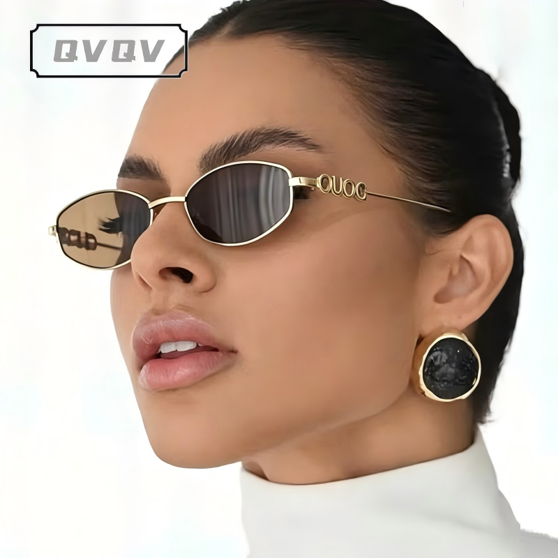 Lunettes de soleil de marque de luxe avec lettres métalliques pour femmes et hommes, tendance unisexe, petites, polygonales, UV400, élégantes pour la conduite en extérieur et les selfies.