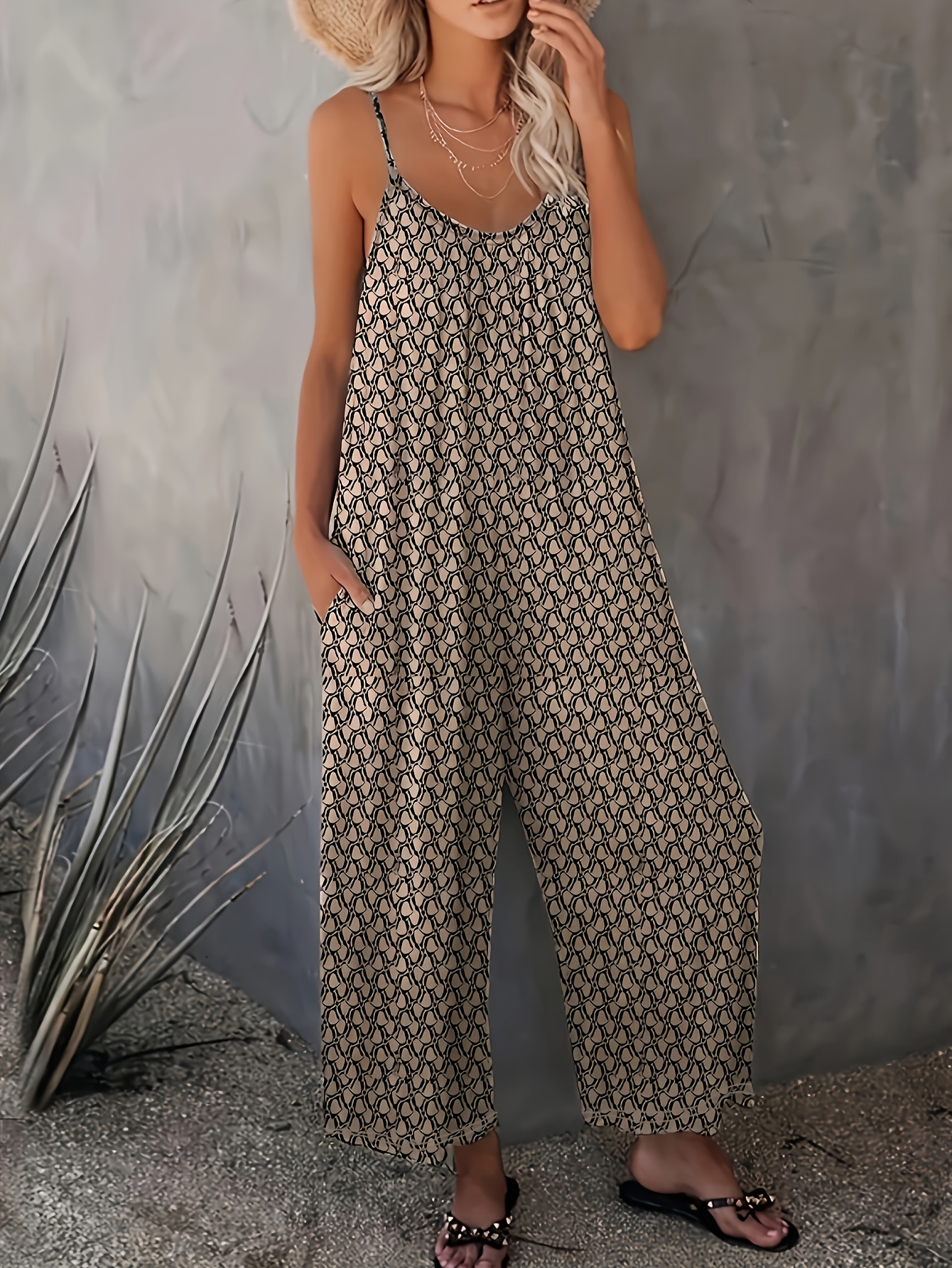 Nouvelles collections de vêtements d'été pour femmes en Europe et en Amérique : pantalons amples et décontractés avec bretelles et pantalons une pièce
