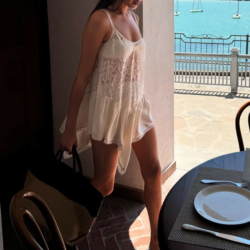Combhasaki femmes été dentelle florale pure transparent Camis Satin soyeux irrégulière à volants ourlet Patchwork chemise robe couvertures