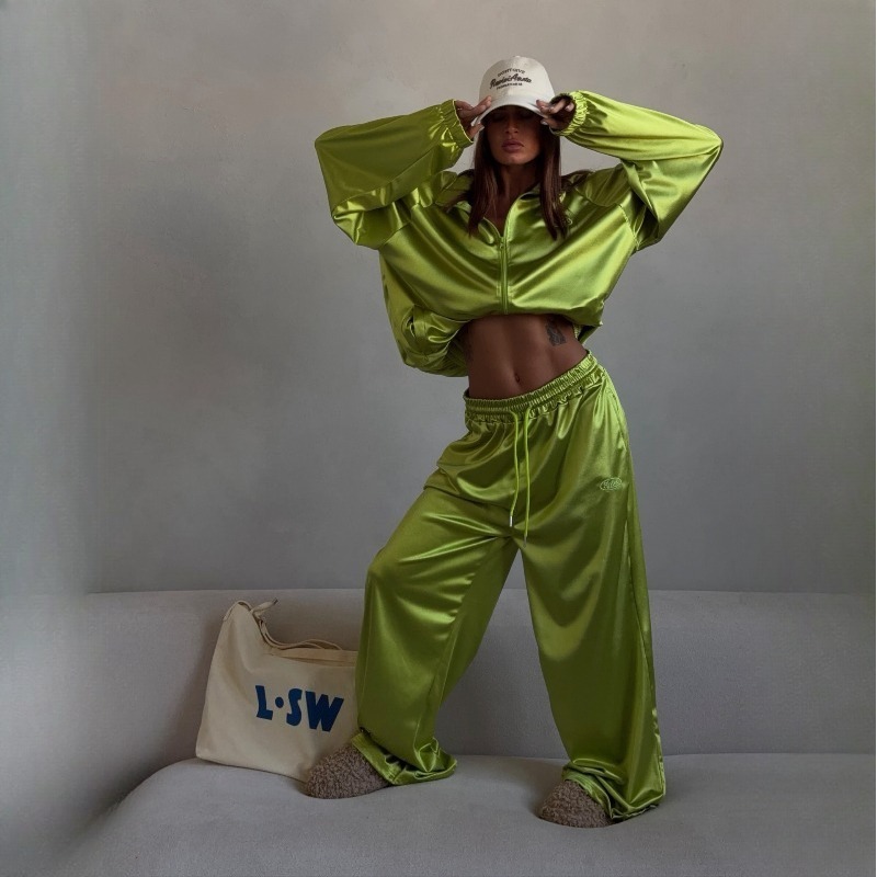 Ensemble de survêtement décontracté deux pièces pour femme, tendance printemps-été 2026, avec sweat à capuche oversize et pantalon large
