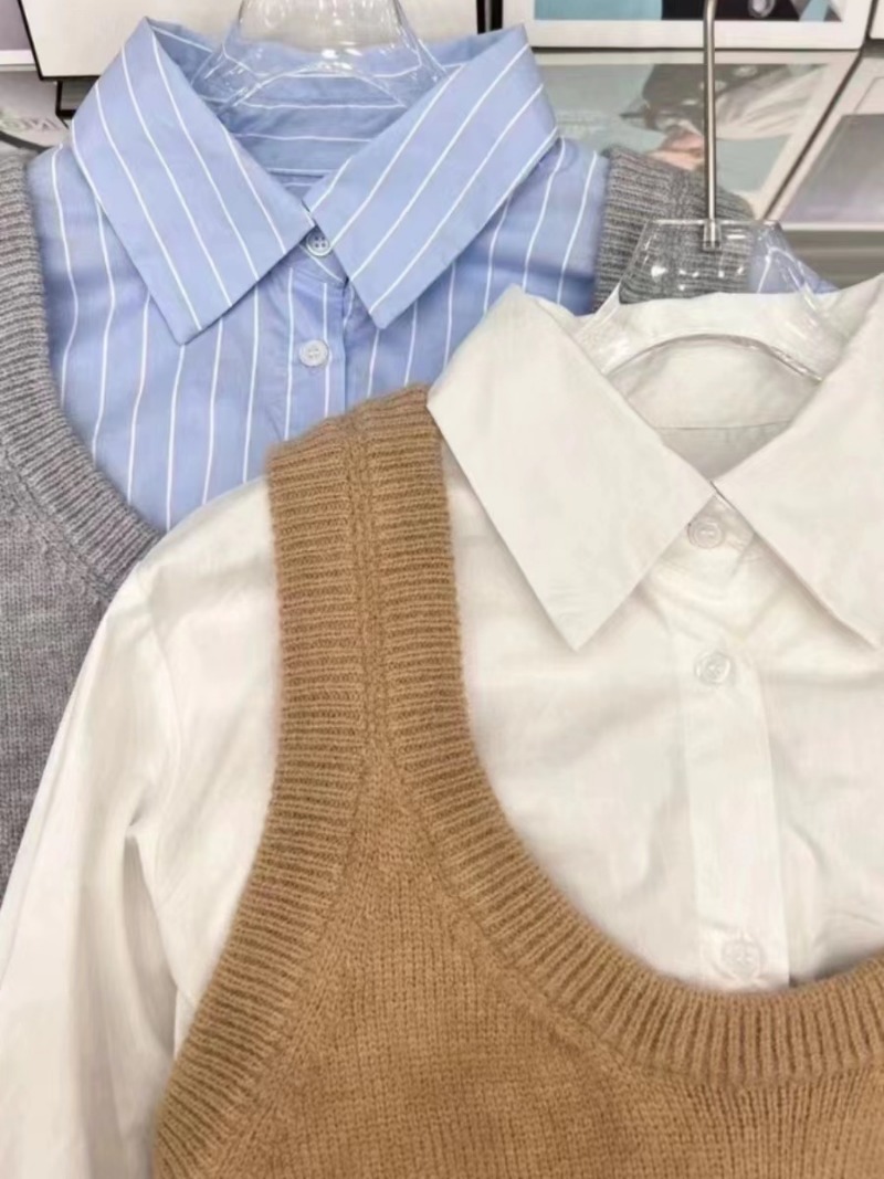Débardeur élégant à rayures bleues pour femme, chemise blanche