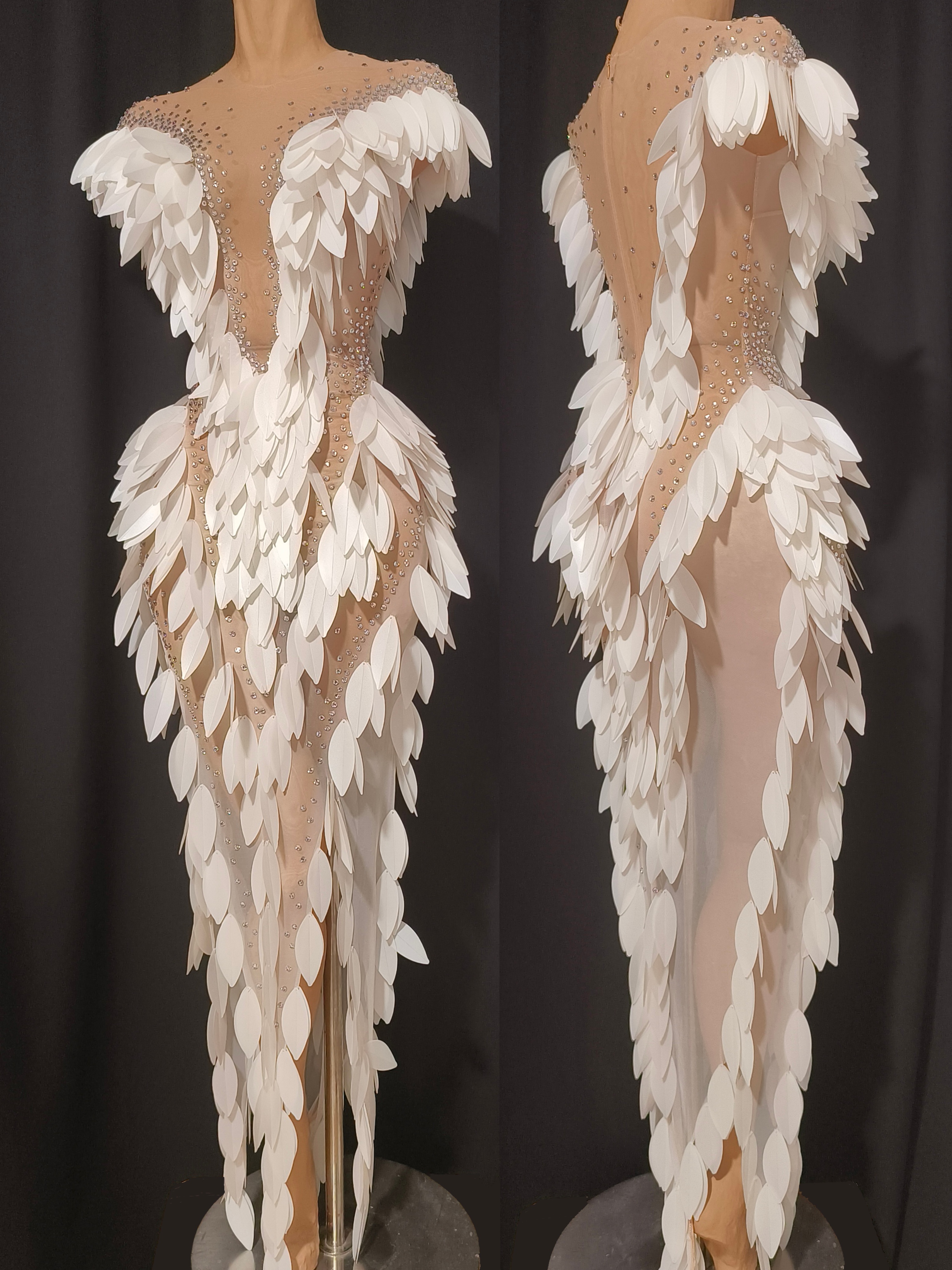Robe de soirée élégante à col cœur ornée de cristaux pour gala sur le tapis rouge, chanteuse, scène, événement formel, soirée