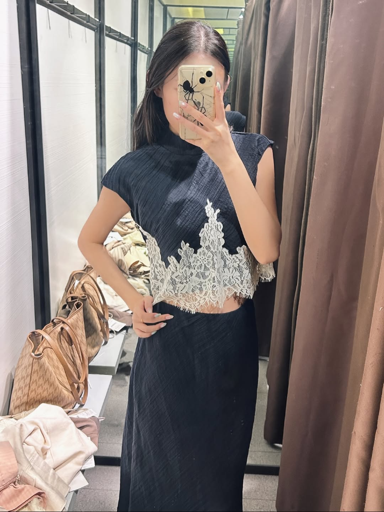 Ensemble jupe 2 pièces élégant pour femmes, en dentelle blanche, comprenant un haut court sans manches à col montant et une jupe mi-longue, idéal pour les fêtes et les tenues assorties de tous les jours.