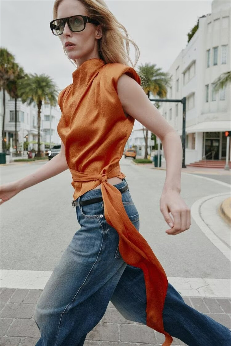 Haut court sans manches en satin à col châle, chemise élégante pour femme avec taille nouée sur le côté, débardeur luxueux et lisse effet soie