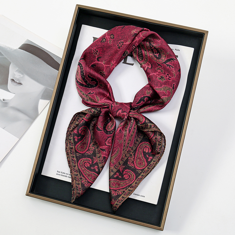 Foulard en soie de luxe 70*70cm carré rétro imprimé Paisley femmes châle bandeau petites foulards pour cheveux femme mouchoir Hijab