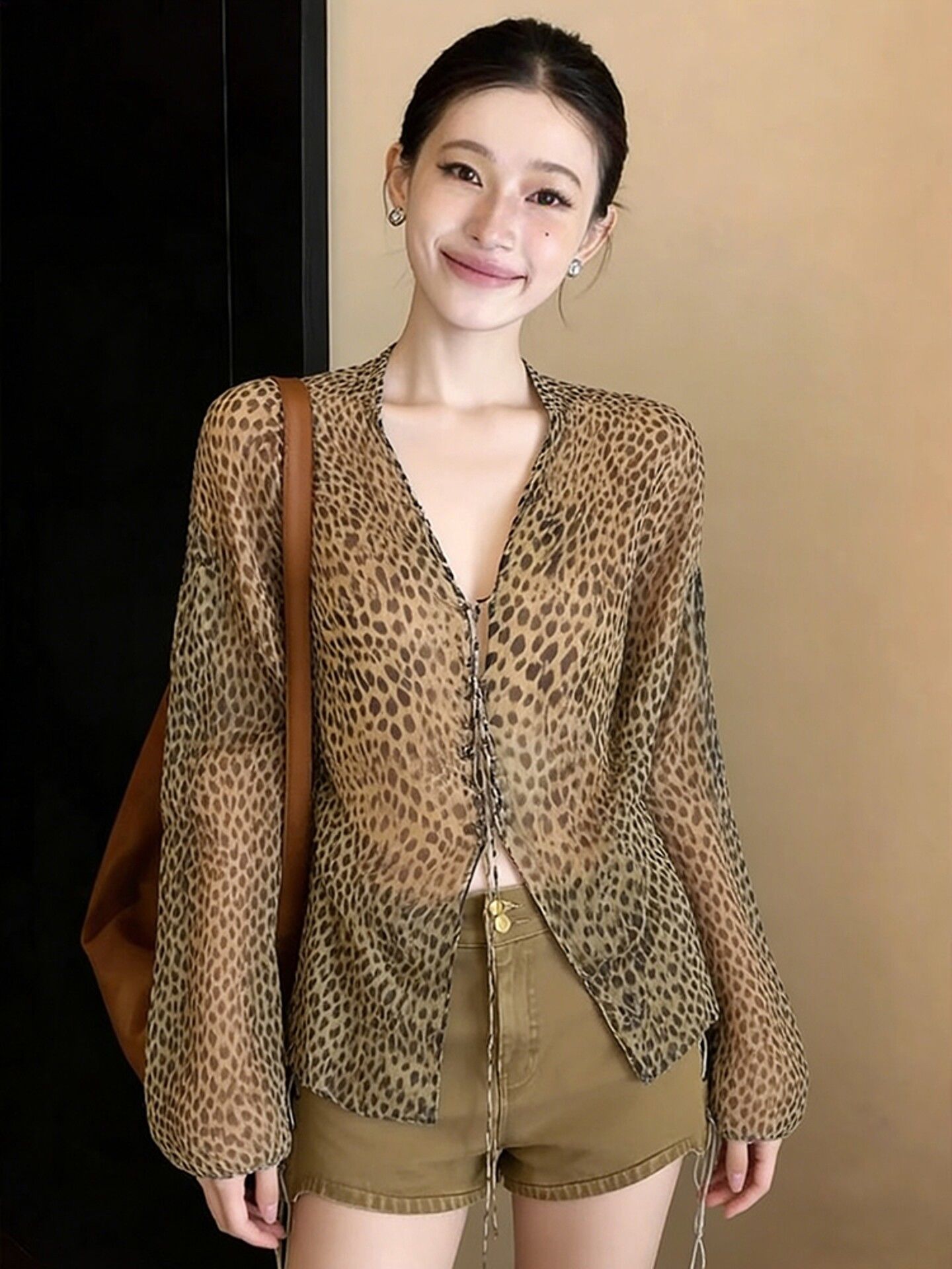 Chemise unique et élégante à imprimé léopard de style européen pour femme, parfaite pour l'été.