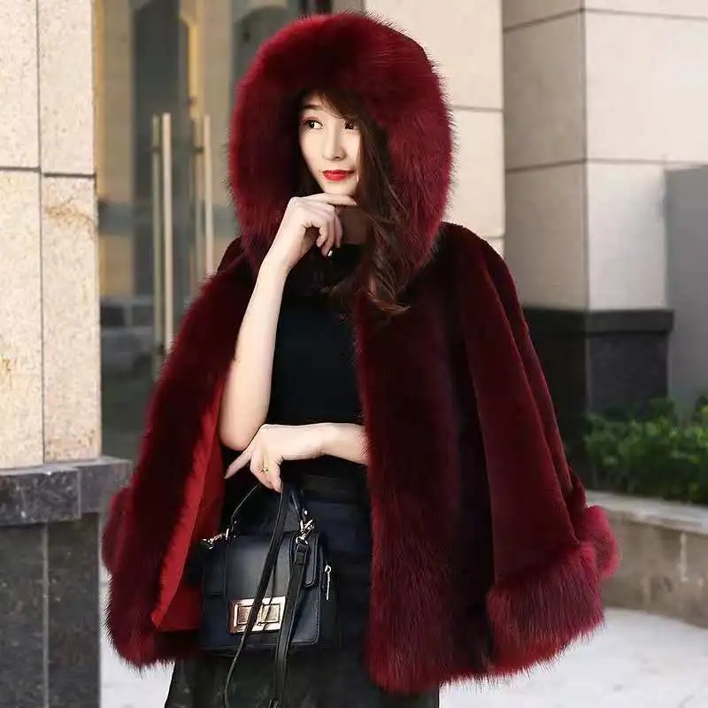 Manteau en fourrure noire pour femmes, nouveau modèle d'hiver, style cape courte, imitation fourrure de renard, coupe-vent épais à capuche, manteau chaud en fausse fourrure pour femme.