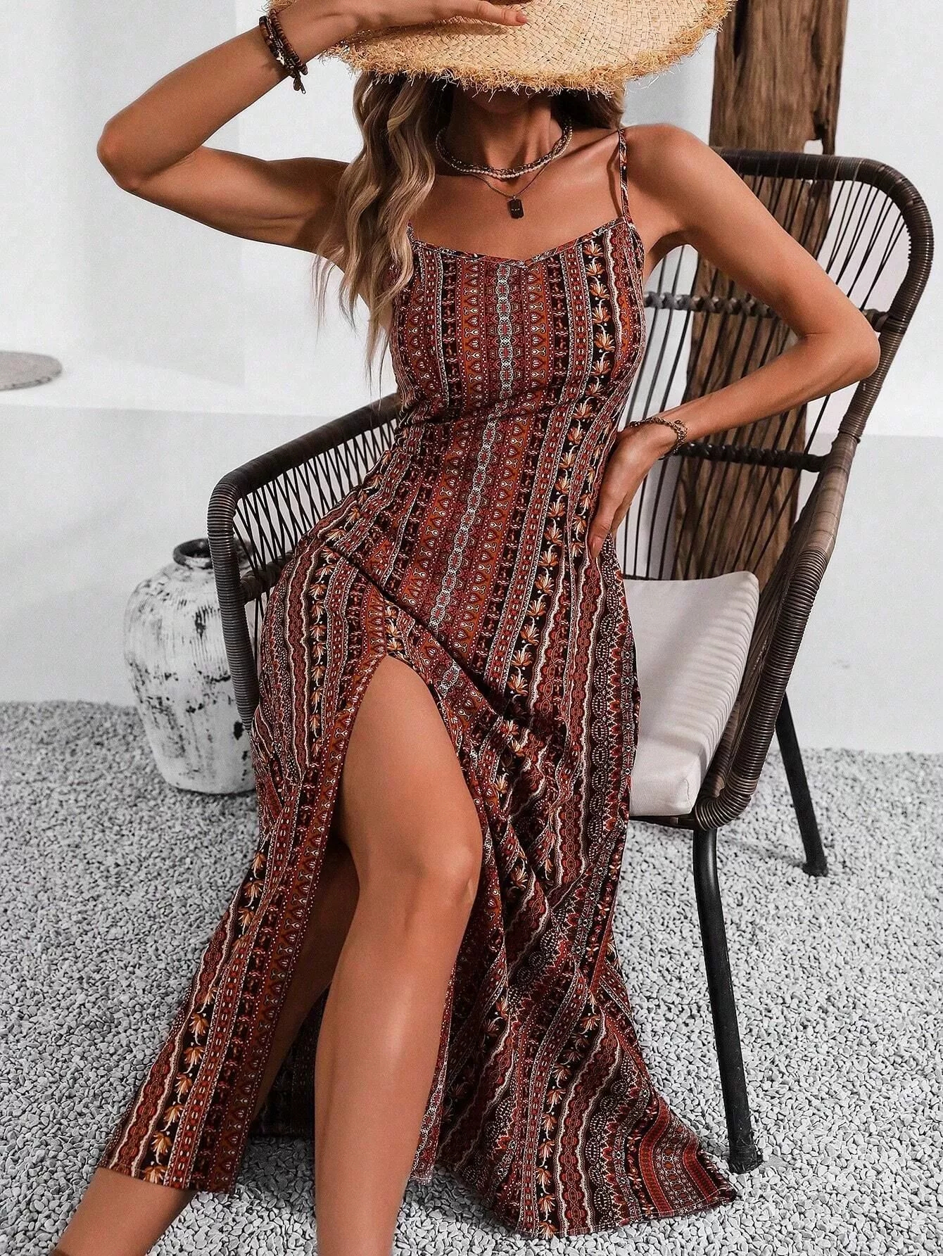 Robe longue d'été pour femme, style bohème, à motif ethnique, dos nu, fente sur la cuisse, avec volants, pour la plage