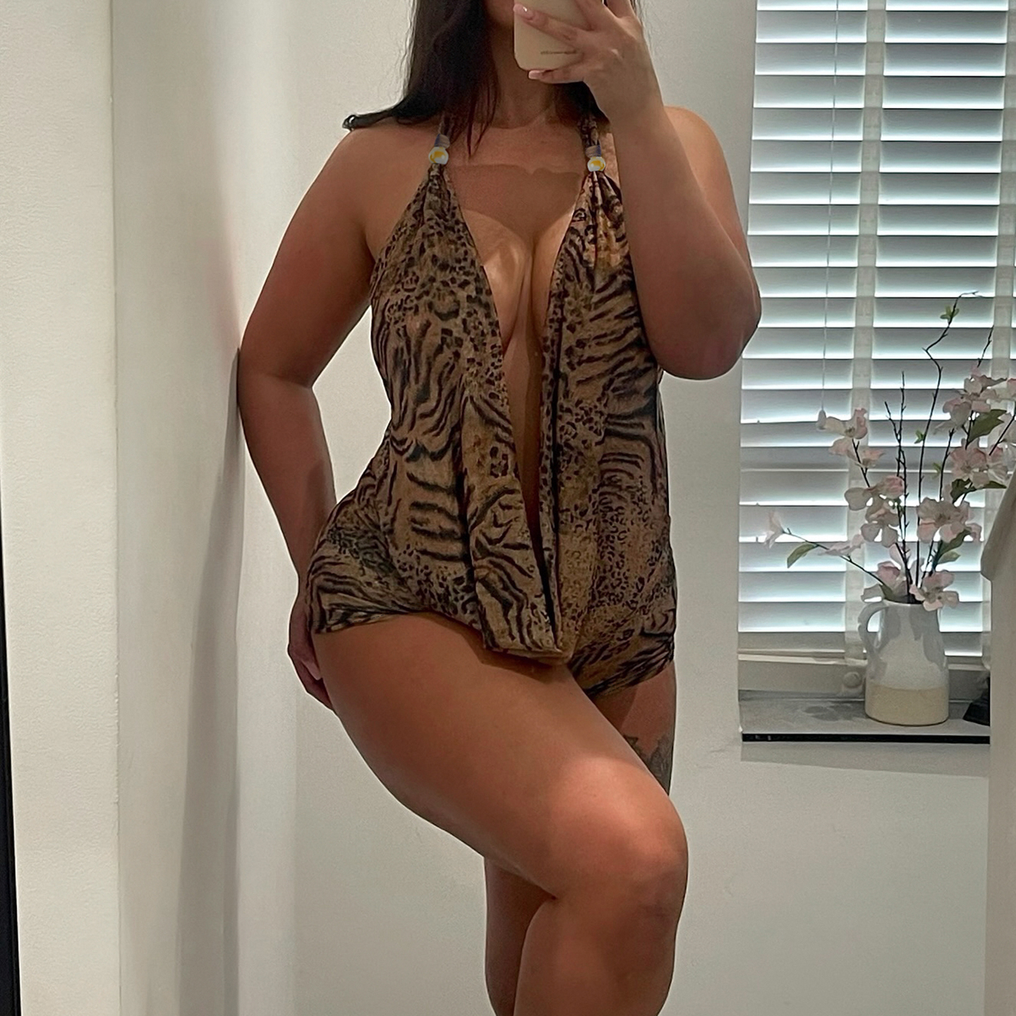 Ensemble 2 pièces pour femme SUCHCUTE, imprimé léopard, haut court dos nu à col en V profond et short taille basse, vêtements d'été sexy 2 pièces