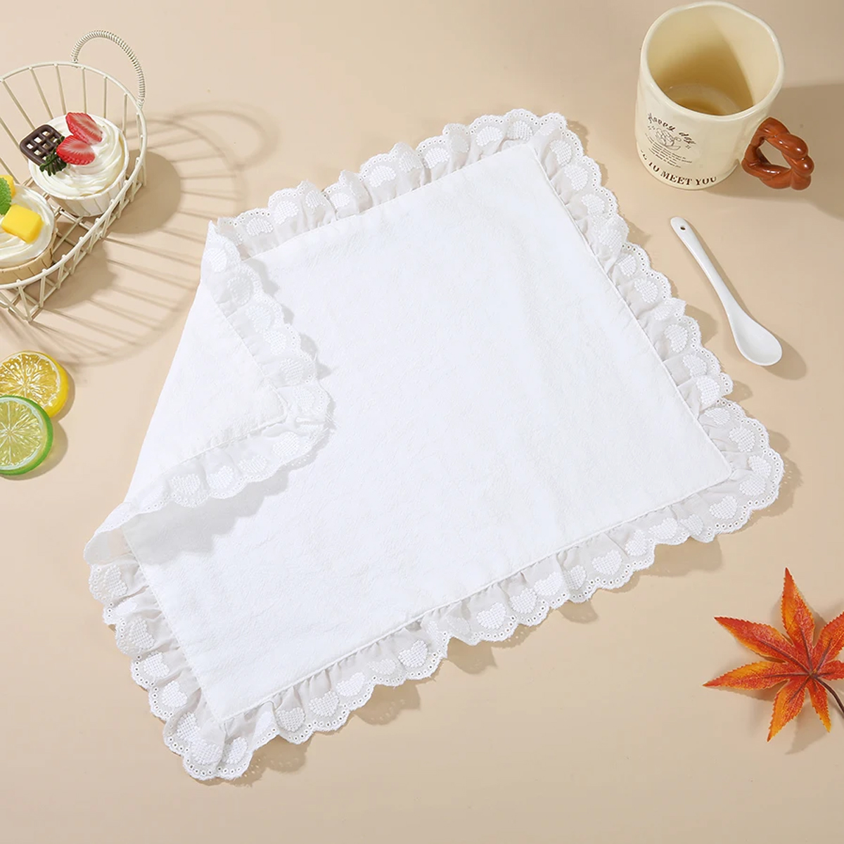 Ensemble de sets de table en coton avec dentelle et volants, sets de table et sous-verres en coton lavables, décoration de table élégante blanche pour tous les jours et les occasions