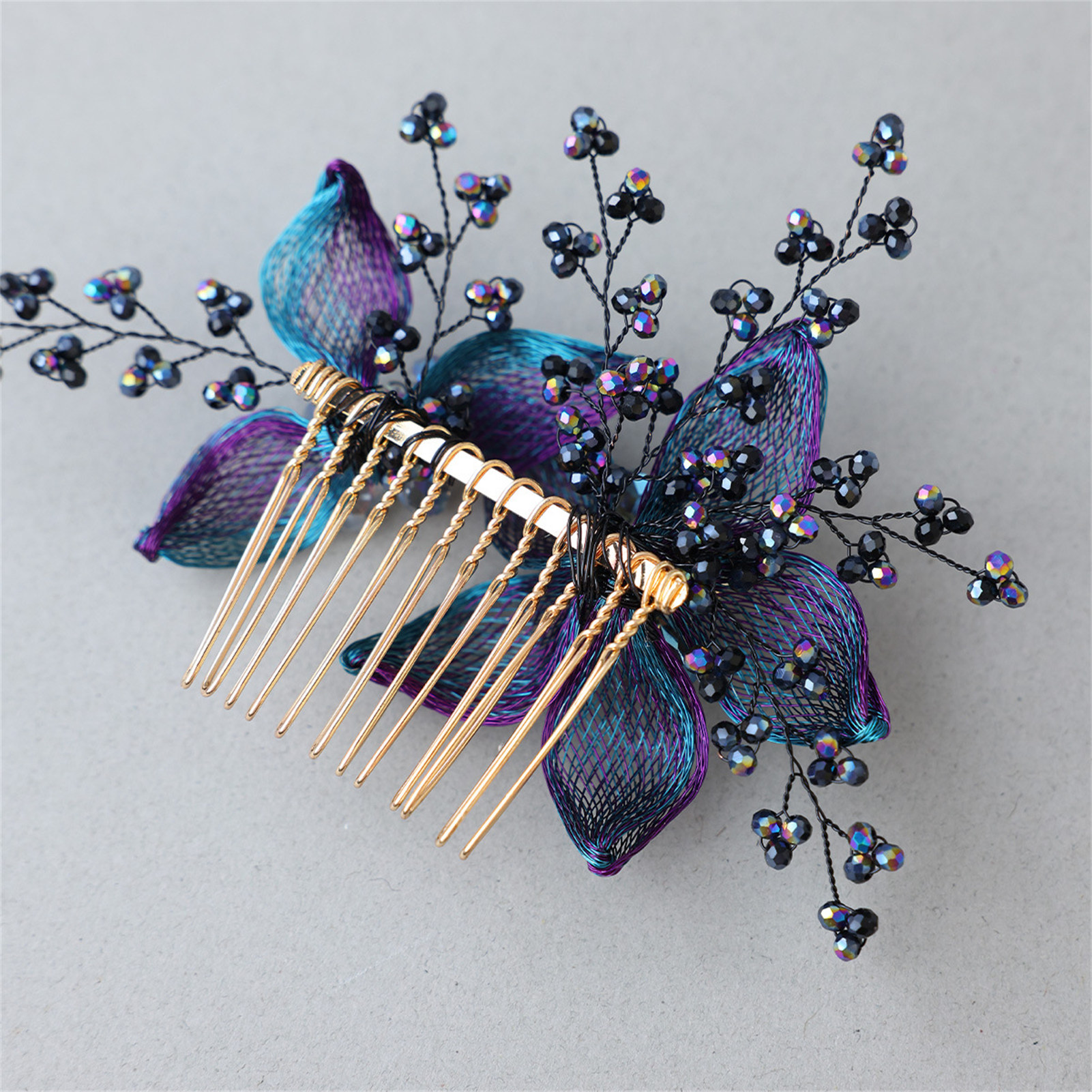 Peigne à cheveux élégant fait main avec fleurs, motifs floraux bleus et strass, pinces à cheveux vintage, accessoire de coiffure latéral, coiffe de mariée