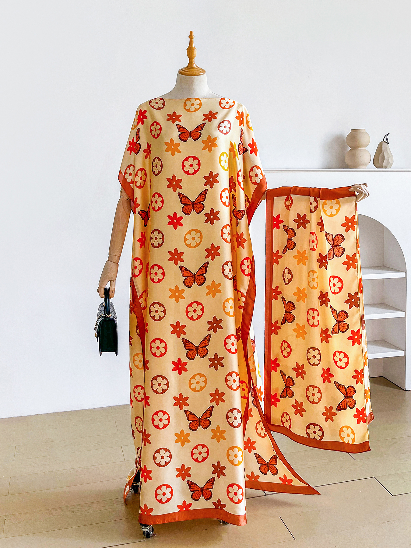 Ensemble abaya et foulard en satin à imprimé floral papillon coloré, kaftan maxi ample à manches chauve-souris pour femmes musulmanes, idéal pour les vacances, la plage et le quotidien