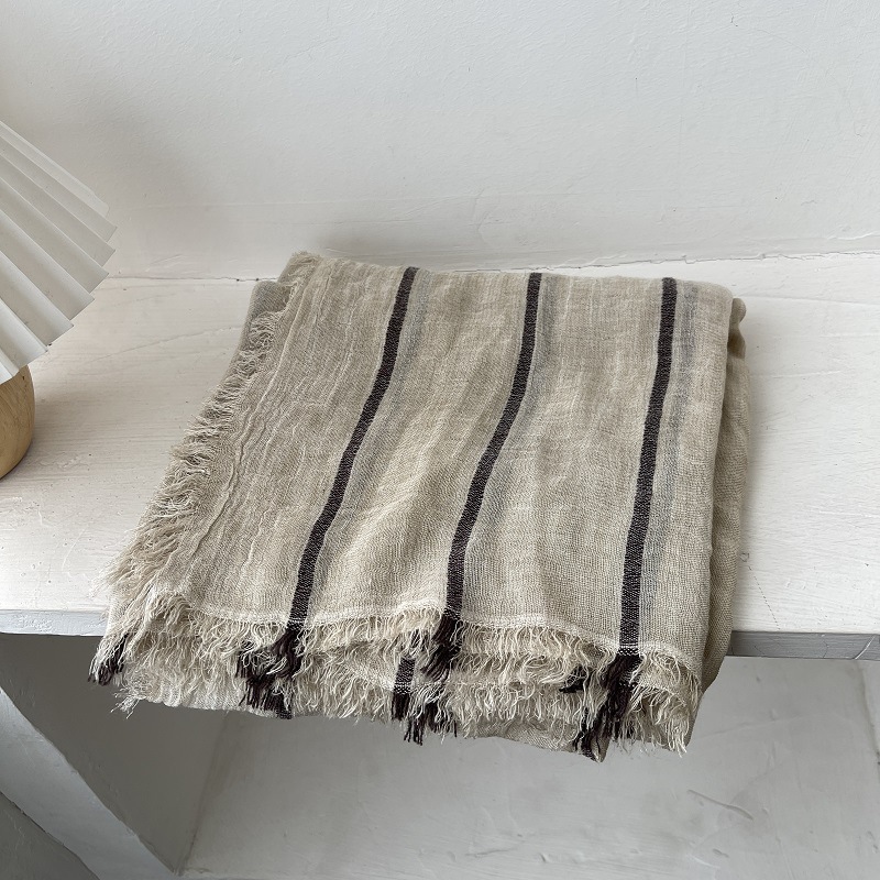 Écharpe en coton et lin rayée de style japonais pour femme, respirante, simple, pour le voyage, longue, douce, châle et étole, avec pompon court, Bufanda