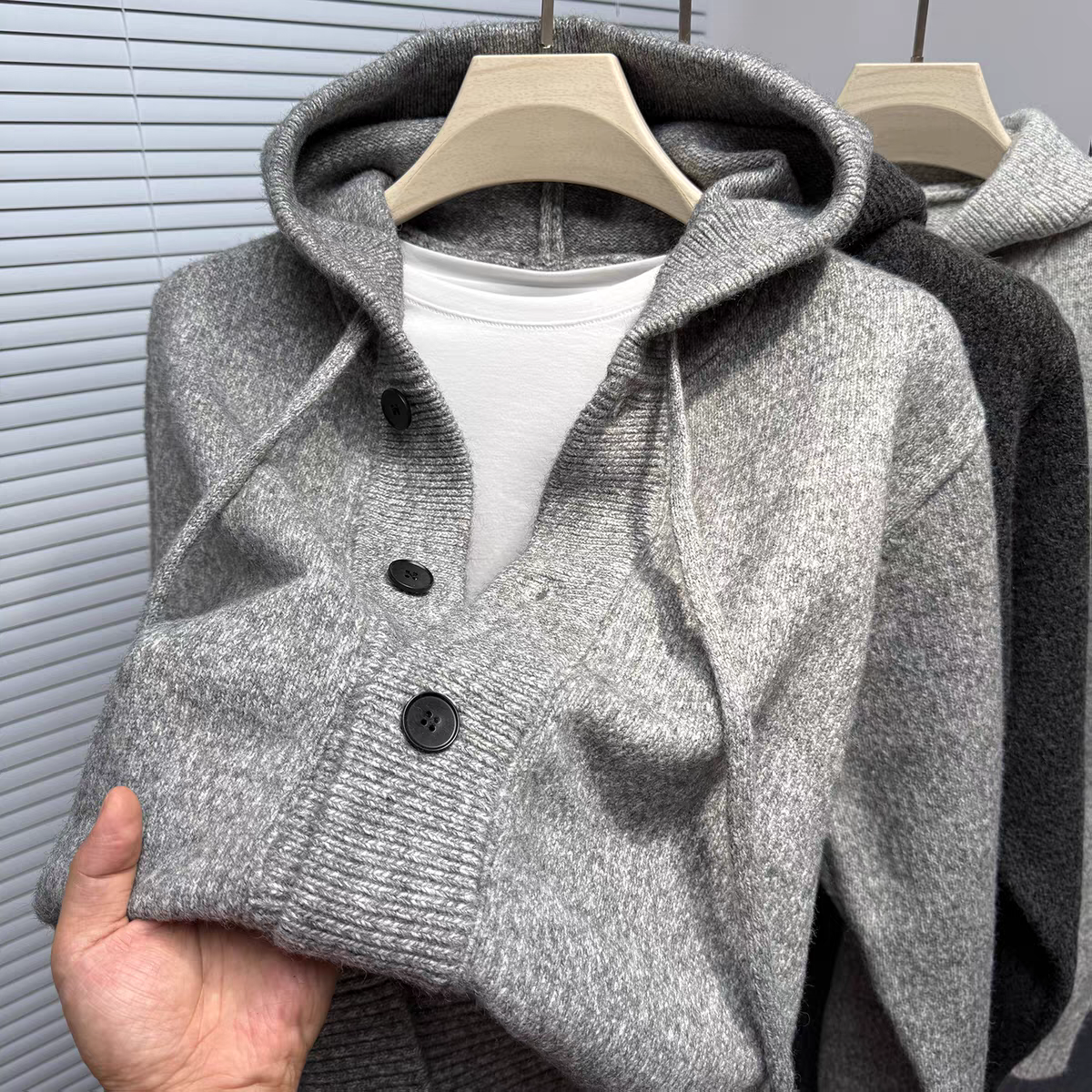 Mode luxe à capuche tricoté cardigan style coréen jeunesse tendance doux confort automne nouvelle couleur unie décontracté haute qualité hommes manteau