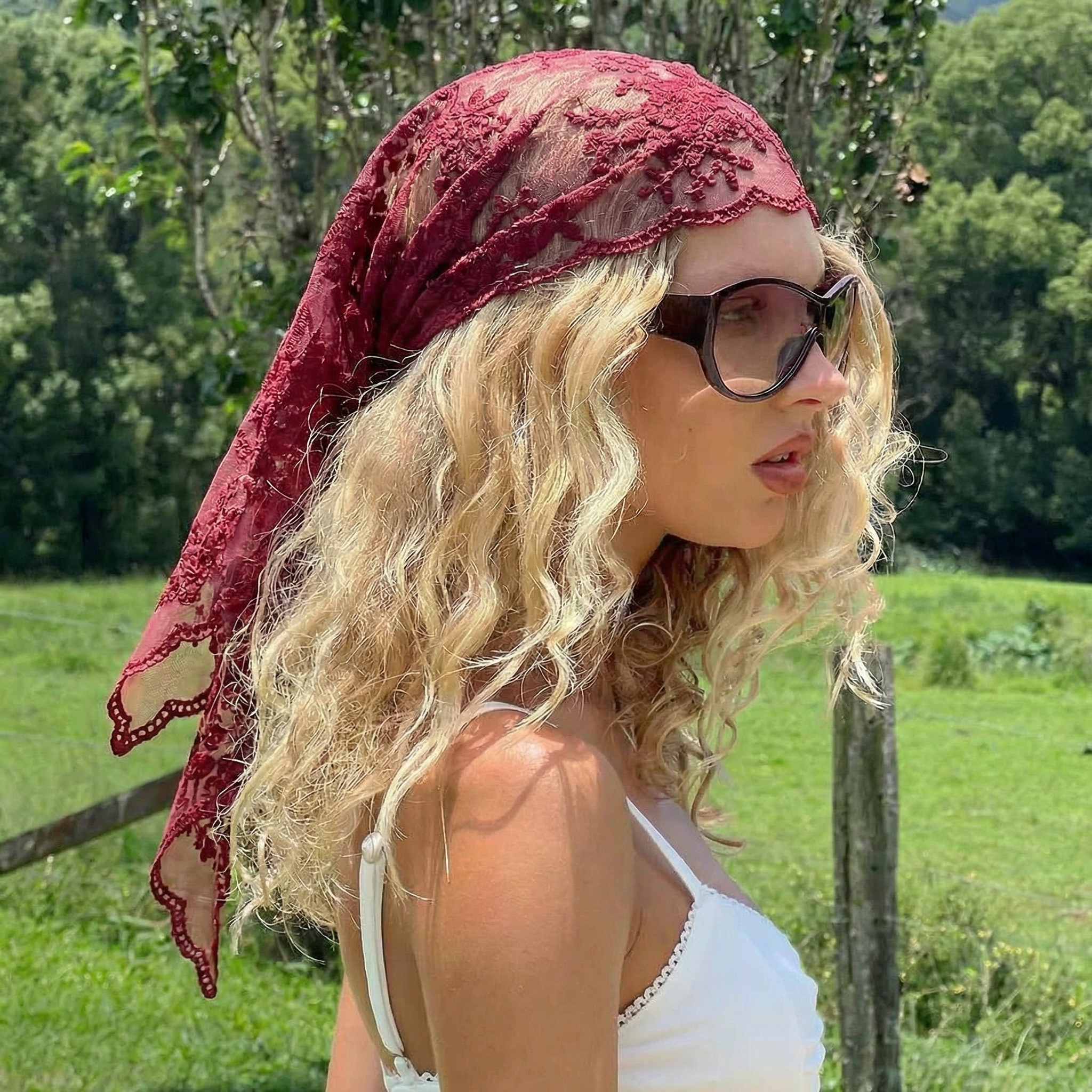 Nouveau motif de dentelle brodée, foulard triangulaire, bandana floral, foulard triangulaire vintage pour femmes, accessoires élégants pour cheveux de filles