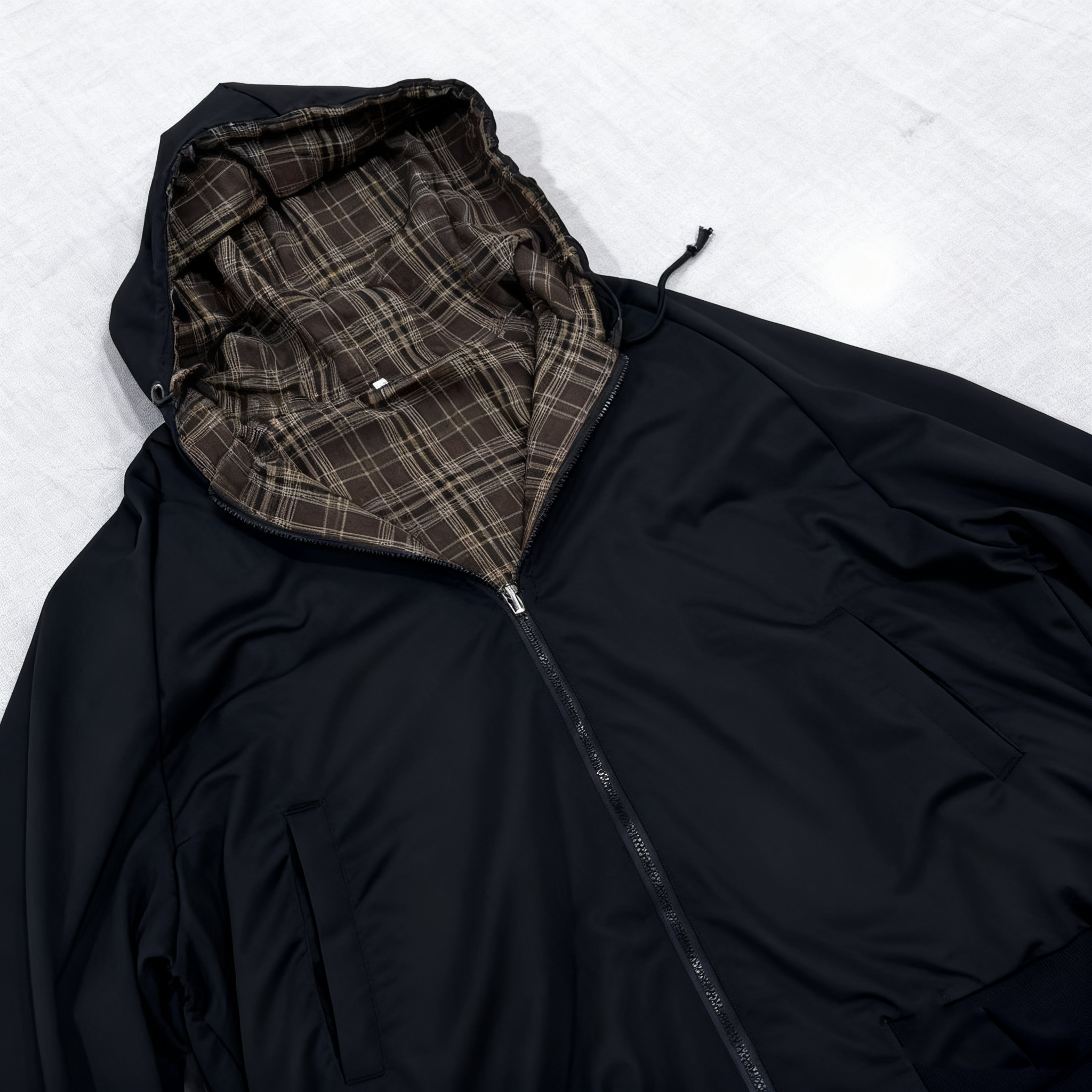 Veste réversible à capuche unisexe noire pour femme avec doublure à carreaux marron, vêtements de sport décontractés polyvalents pour l'extérieur, confortables et chauds