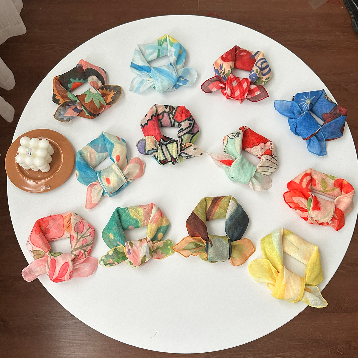 Nouveau style printemps-automne, petit foulard carré en soie à fleurs roses pour femmes, foulard décoratif haut de gamme, petit foulard polyvalent pour le cou, 1 pièce