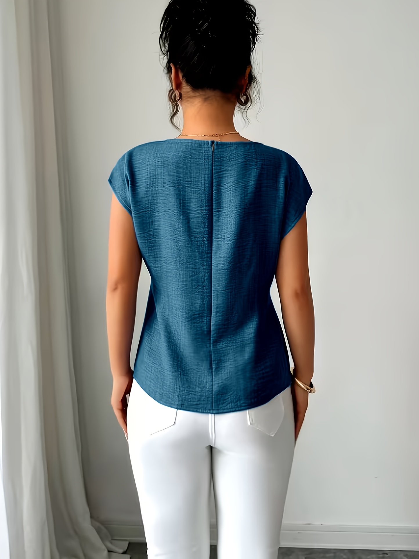 Haut à manches courtes bleu marine pour femme avec ourlet asymétrique et fermeture éclair au dos, chemise décontractée et élégante pour le quotidien et les vacances